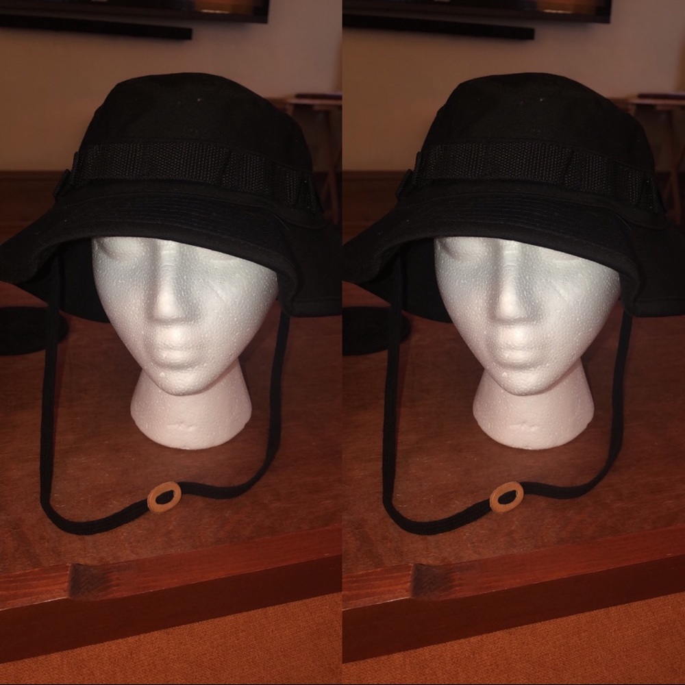 UNISEX BLACK ZUMIEZ BUCKET HAT!!!
